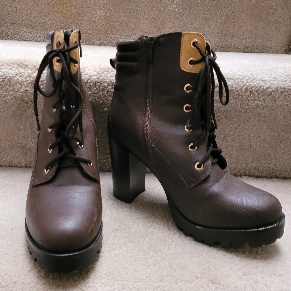 DREAM PAIRS Brown Chunky Heeled Laceup Boots